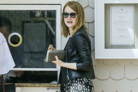 Emma Stone: Περνάει ξέγνοιαστες στιγμές στη Santa Monica!