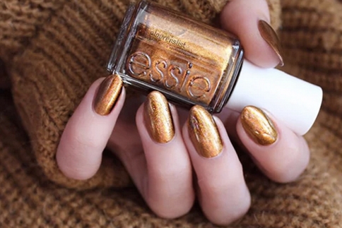 Essie την είδες; Η φθινοπωρινή συλλογή με τα πιο hot βερνίκια, είναι εδώ! 