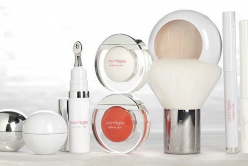 Η Estée Lauder ετοιμάζει καινούργια συλλογή με τον σχεδιαστή μόδας André Courrèges