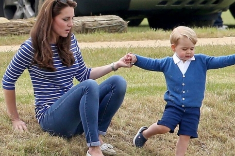 Prince George: Εξαγριώθηκε το Παλάτι με τους paparazzi!