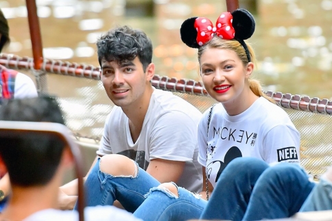 Έχεις δει την Gigi Hadid ντυμένη Minnie Mouse;