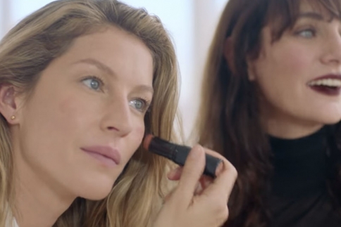 H Gisele Bundchen δείχνει βήμα βήμα το αγαπημένο της φυσικό μακιγιάζ!  
