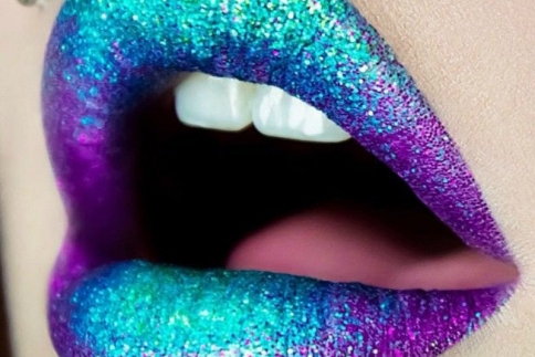 Glitter, glitter, glitter! Βάλε το glitter στο μακιγιάζ σου με διαφορετικούς τρόπους
