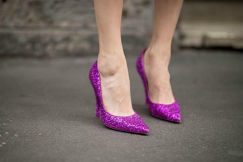 Glitter shoes : Δώσε λάμψη στο στιλ σου με τα πιο ιδιαίτερα παπούτσια