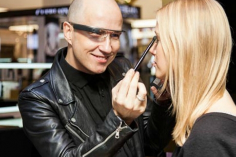 Το προσωπικό σου makeup tutorial από τον οίκο YSL