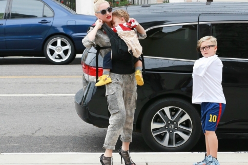Gwen Stefani: Με τους γιους της στην εκκλησία