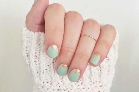 Nail alert: Δοκίμασε το half-moon μανικιούρ 
