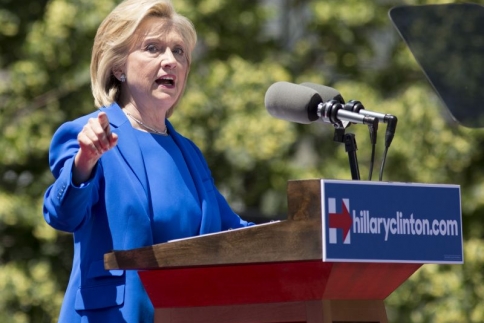 Hillary Clinton: Η χολυγουντιανή της εμφάνιση σε προεκλογική εκστρατεία