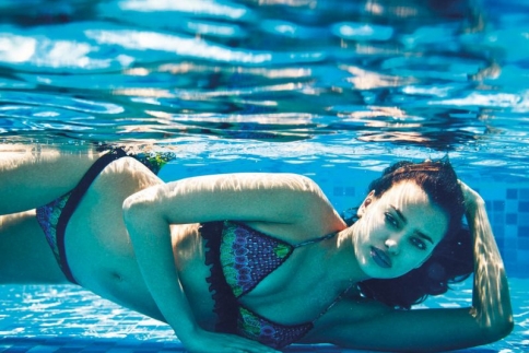 Η Irina Shayk φόρεσε το sexy μαγιό της μέσα στον χειμώνα