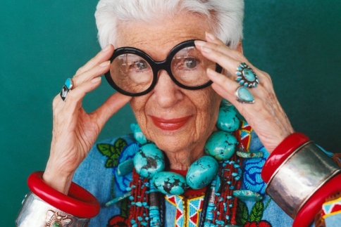 Iris Apfel : 10 φράσεις του 95χρονου fashion icon που θα σε κάνουν να αλλάξεις άποψη για τη μόδα