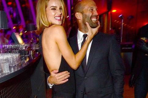 Rosie Huntington- Whiteley: Τα… παιχνιδάκια με τον Jason Statham