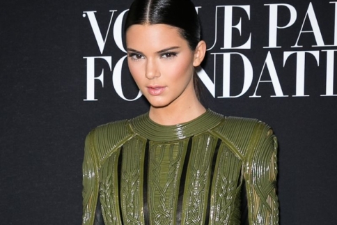 Η Kendall Jenner έγινε αγνώριστη για φιλανθρωπικό σκοπό