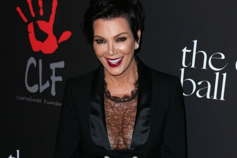 Η Kris Jenner συναγωνίζεται τις κόρες της στις σέξι εμφανίσεις 