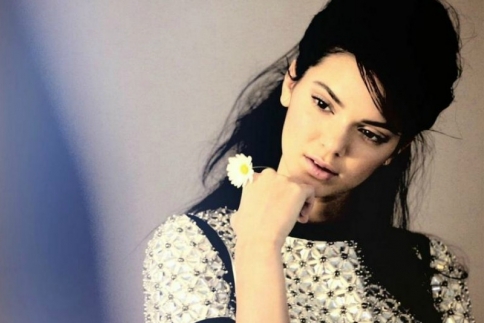 Η χρονιά φεύγει η Kendall Jenner έρχεται (και ξέρει πώς να ντυθείς με στιλ)