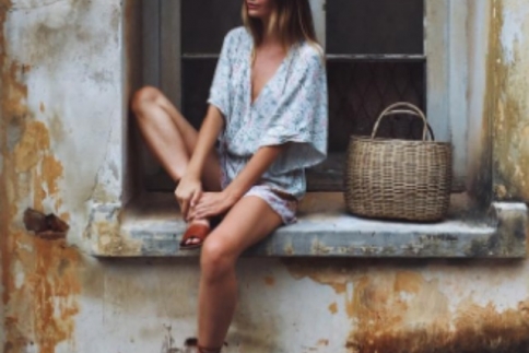 Street style : Η Jessica Stein με το ιδανικό look για το νησί