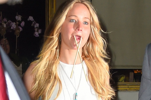 Jennifer Lawrence τι κάνεις εκεί;