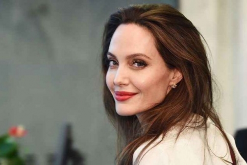 Angelina Jolie: Σοκάρουν οι νέες φωτογραφίες της - Ζυγίζει 35 κιλά!