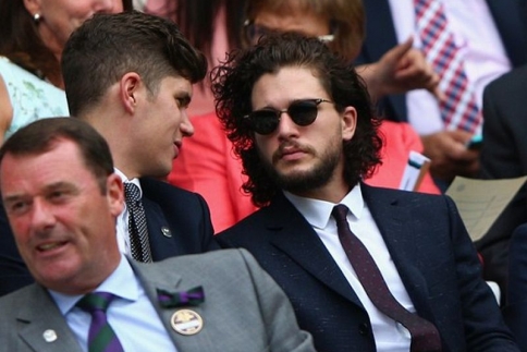 Kit Harrington: Μακραίνει ξανά τα μαλλιά του για το Game Of Thrones!