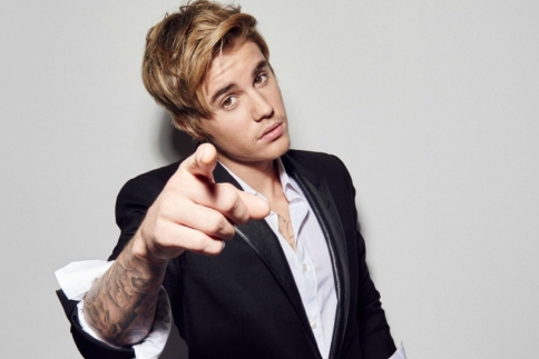 Πώς είναι να κάνεις τρίο με τον Justin Bieber;