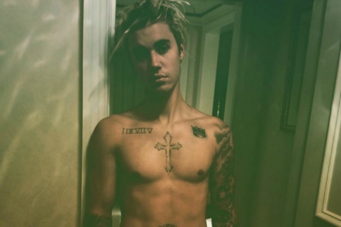 O Justin Bieber ξαναγδύθηκε! Οι λόγοι που τον βρίσκουμε σέξι