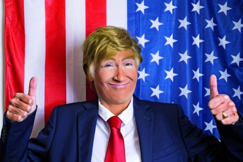 Η Καίτη Κωνσταντίνου μεταμφιέζεται σε Donald Trump!