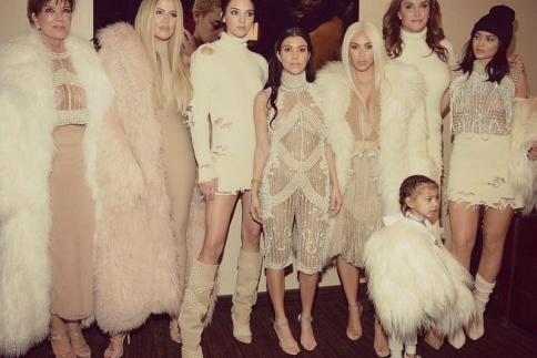Kanye show: Η ξανθιά Kim, ο αμήχανος Lamar και η γαζέλα Naomi παρουσίασαν την Yeezy 3!