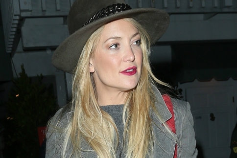 Θέλεις να φορέσεις καπέλο; Η Kate Hudson σου προτείνει το σωστό μακιγιάζ