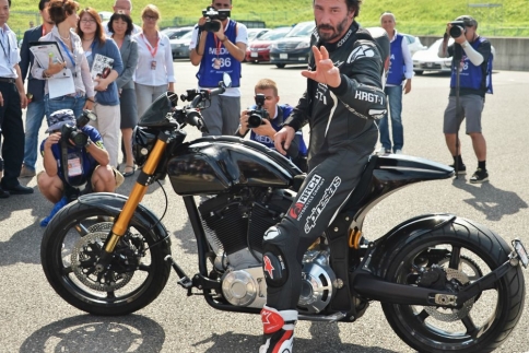 Keanu Reeves (ξανα) ομόρφυνες!