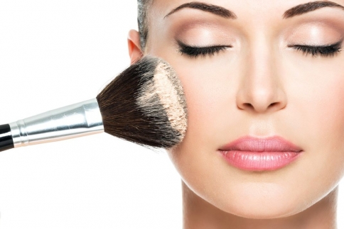 9 make up tricks για να φαίνεσαι 5 χρόνια νεότερη