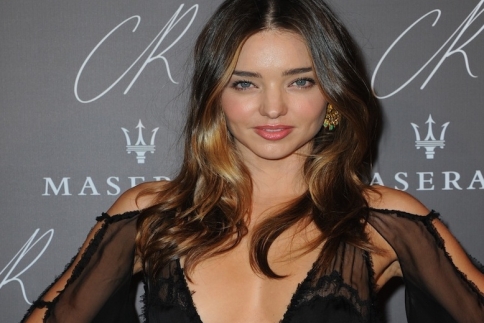 Γιατί αποθεώνει η Miranda Kerr την Cate Blanchett και την γιαγιά της στα βραβεία Elle
