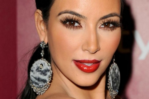 Διάσημος σχεδιαστής για την Kardashian: Από το πουθενά ξαφνικά όλοι σκοτώνονται να την ντύσουν!