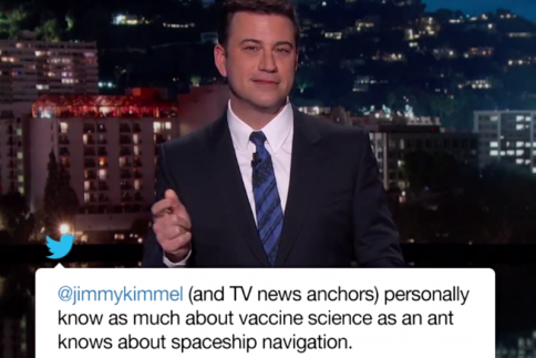 Jimmy Kimmel: Ο τηλεοπτικός κωμικός διαβάζει tweets που τον βρίζουν!