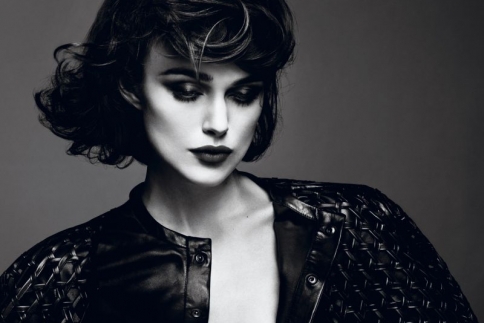 H Keira Knightley πέταξε το σουτιέν της 