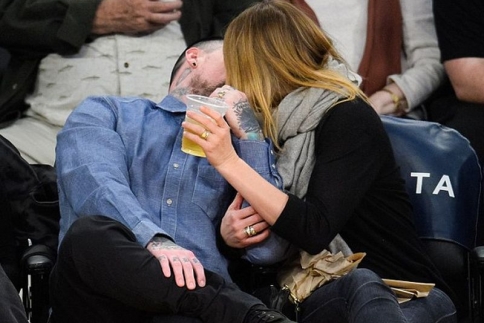 Το καυτό φιλί της Cameron Diaz και του Benji Madden οn camera