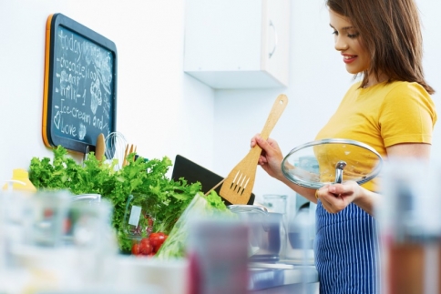 Kitchen Tips: Δεν φαντάζεσαι πόσο εύκολη θα κάνουν τη ζωή σου