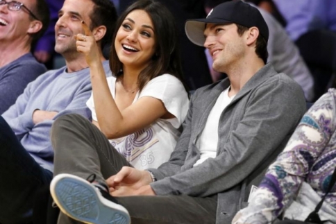 Αshton Kutcher: Θέλω να κάνω sex με την Κunis συνέχεια!