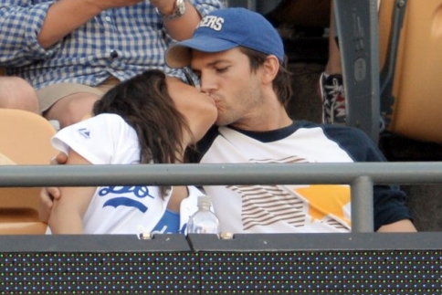 Να σας ζήσει! Γονείς η Mila Kunis και ο Ashton Kutcher - Κεντρική Εικόνα