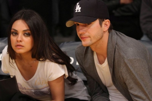 H Mila Kunis και ο Ashton Kutcher έχουν το ίδιο γούστο! Στις γυναίκες…
