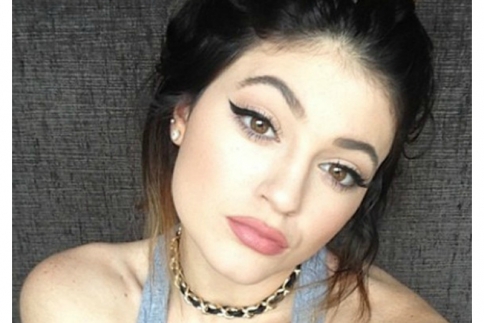 Η Kylie Jenner έκανε αυξητική στήθους; 