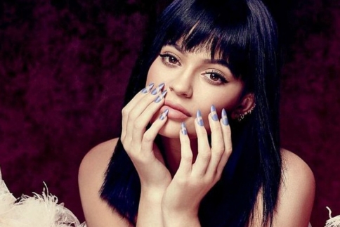 Kylie Jenner πόσες ώρες είπαμε ότι  κάνεις για να φτιάξεις τα νύχια σου;
