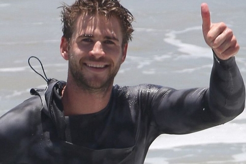 Liam Hemsworth: Έδειξε τα οπίσθια του στον φωτογραφικό φακό