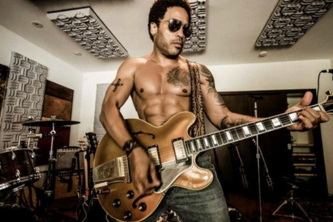 Αlert! Τα απόκρυφα σημεία του Lenny Kravitz σε κοινή θέα! Οοps!