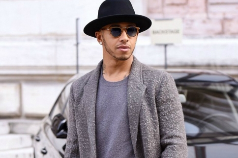 Lewis Hamilton: Πιο trendy από ποτέ στο show της Stella McCartney στο Παρίσι!