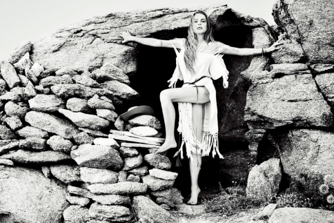 Lindsay Lohan: Η απίστευτη φωτογράφισή της στη Μύκονο 