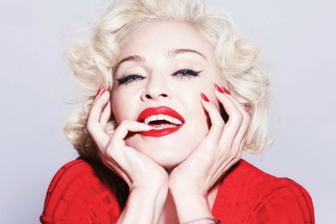 H Madonna τραγουδάει... αλλιώτικα το Holiday στο show του Jimmy Fallon (vid)