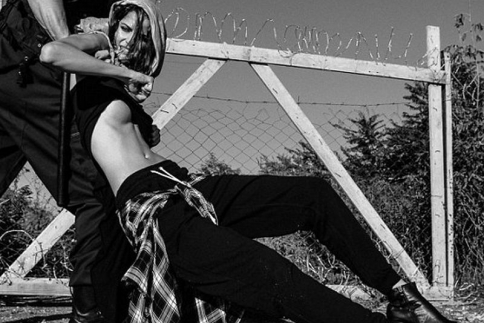 Eπανάσταση στο Twitter : Η φωτογράφιση με sexy πρόσφυγες που προκάλεσε αντιδράσεις!