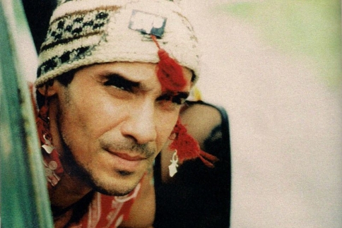 Manu Chao: Όλοι οι λόγοι που θα σε οδηγήσουν σήμερα στην Μαλακάσα