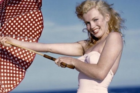 Marilyn Monroe: Ακόμα και 54 χρόνια μετά το θάνατό της είναι το απόλυτο pin up είδωλο σε σπάνιες γυμνές φωτογραφίες!