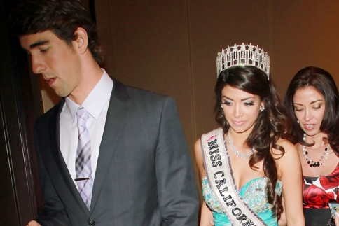 Πίσω στην Miss California ο Michael Phelps μετά την αποτοξίνωση