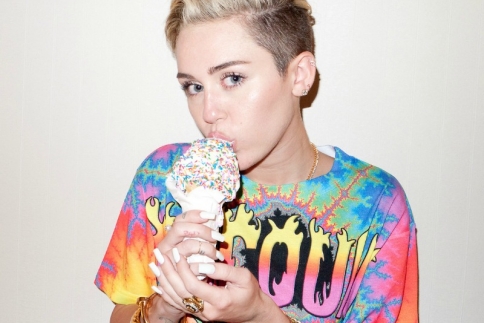 Πολύ γέλιο! Πώς ήταν στα πρώτα τους video clip οι Taylor Swift, Miley Cyrus